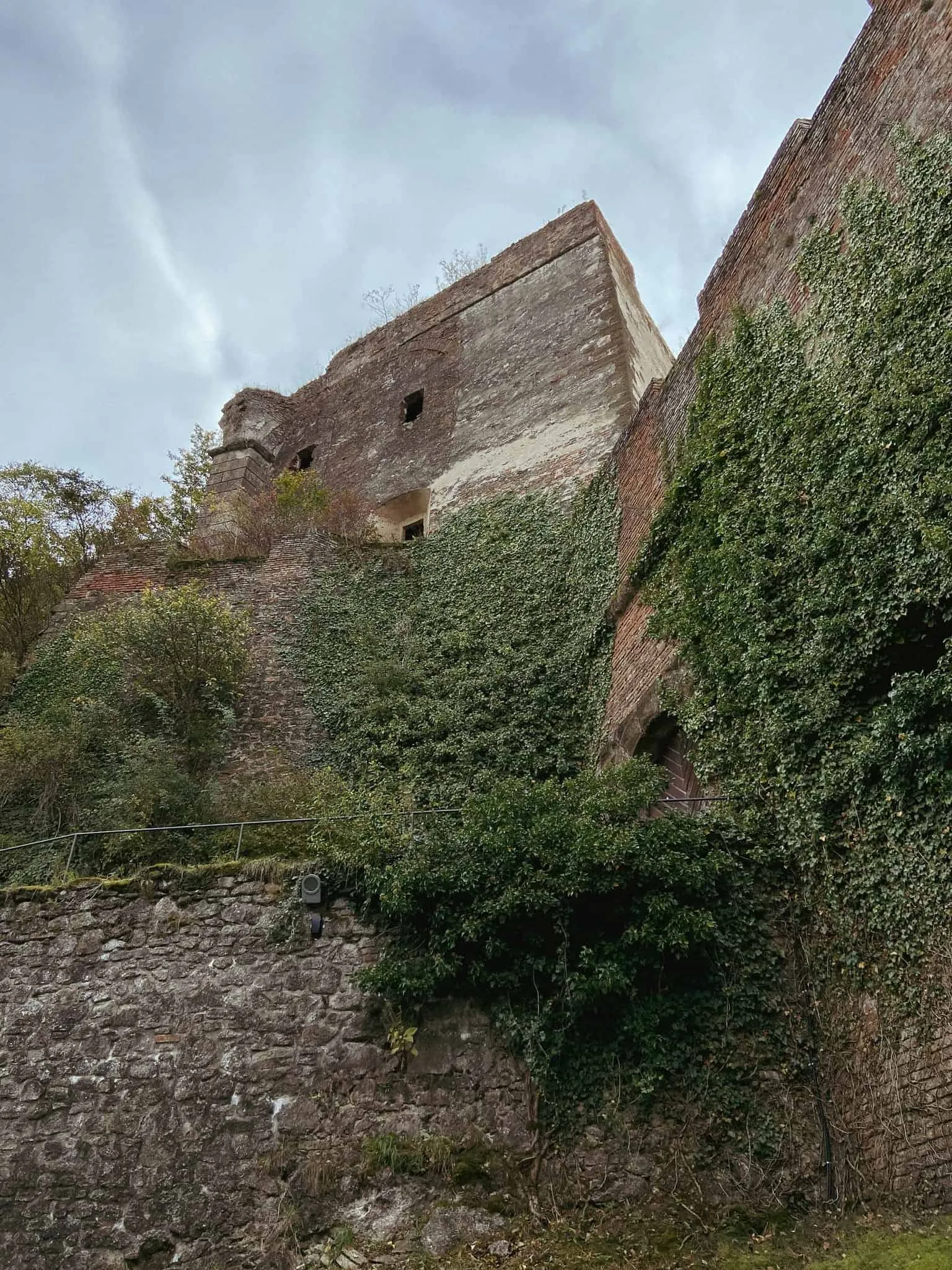 Aufstieg zur Burg Güssing