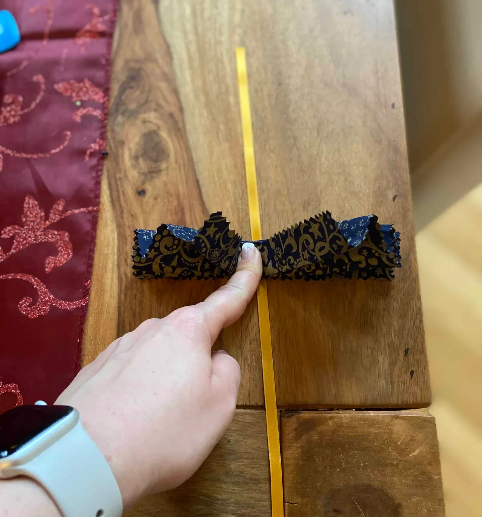 Festliche Fliege für den Weihnachtshund