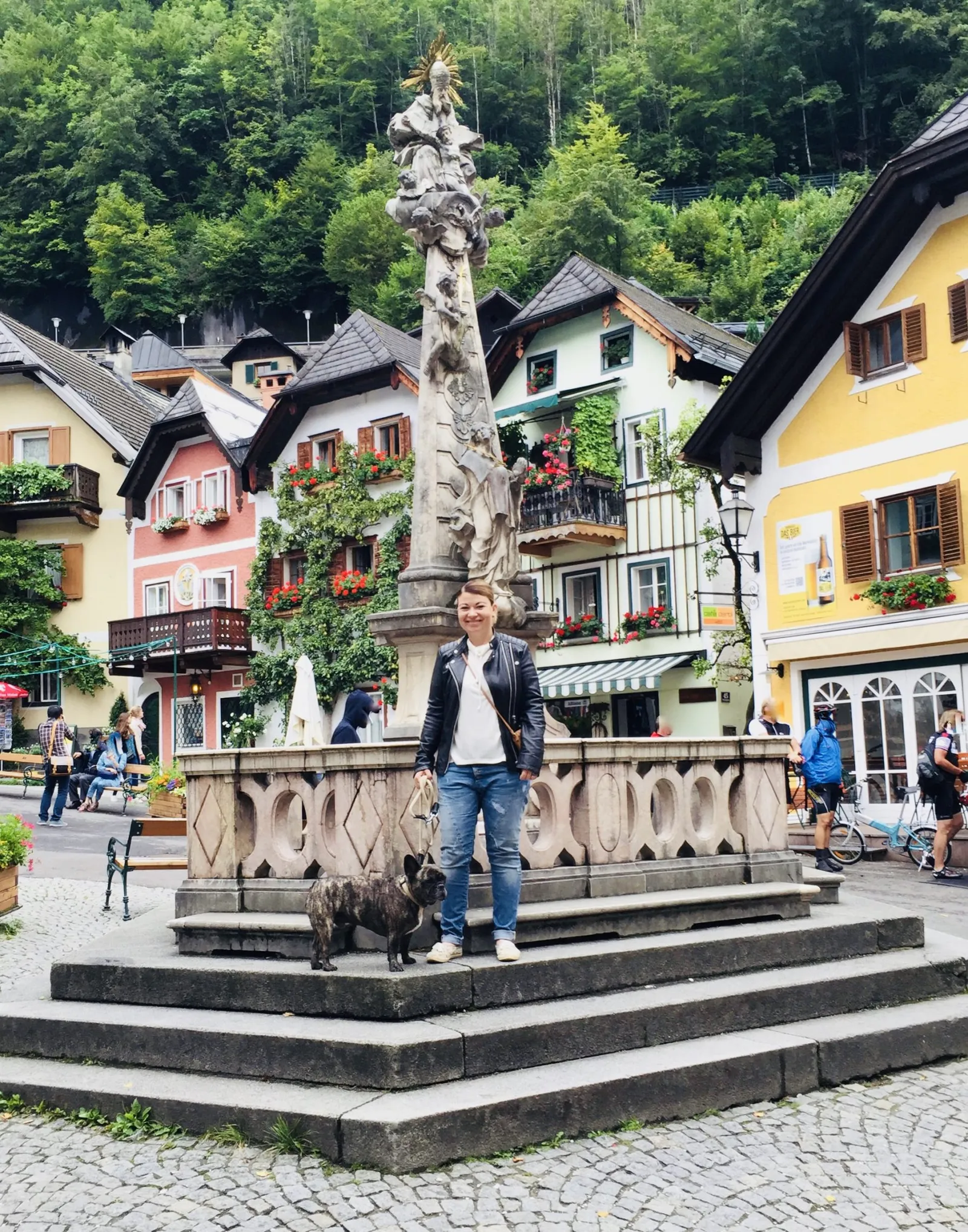 Hallstatt mit Hund