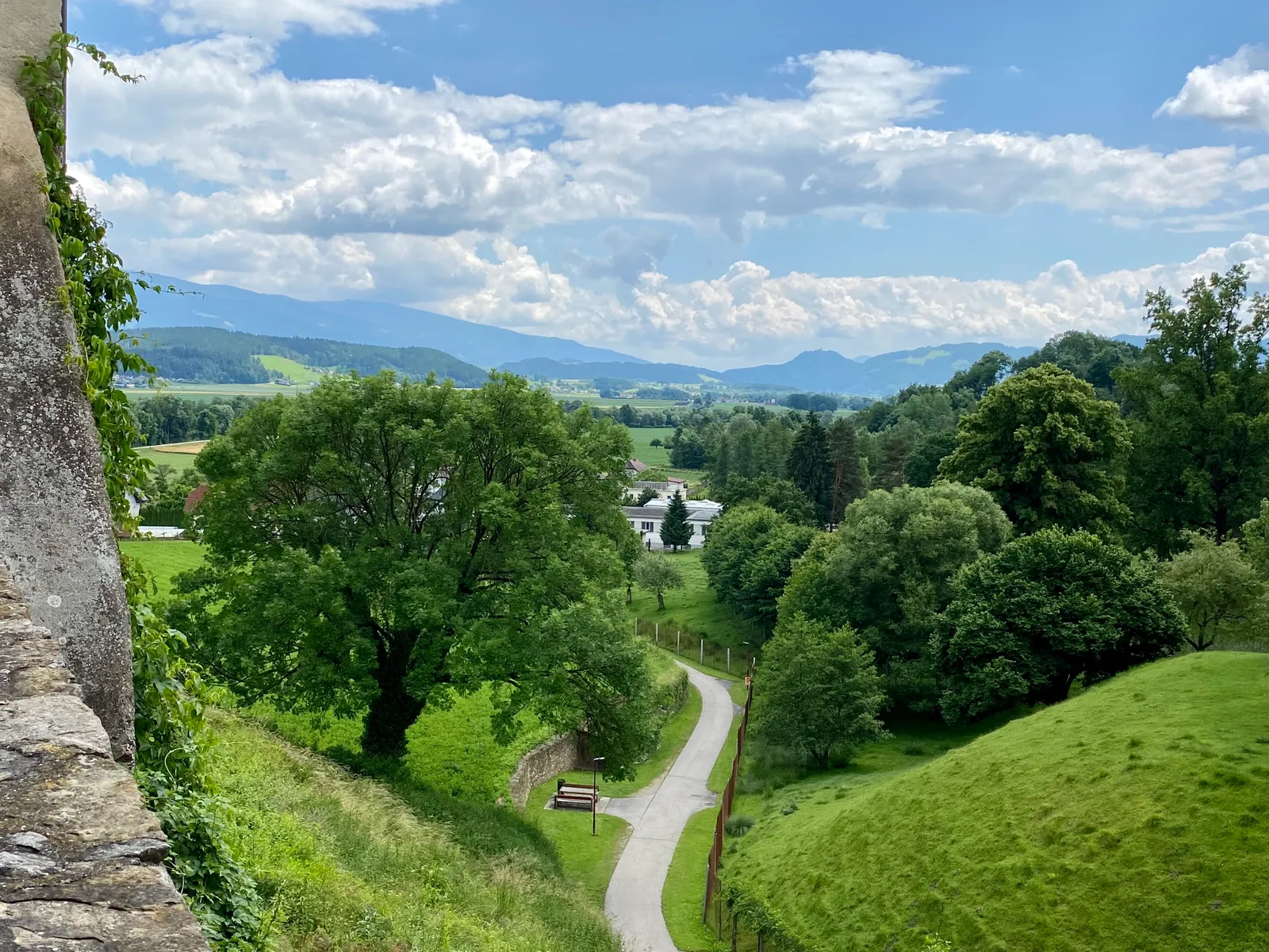 St. Andrae im Lavanttal Ausblick hinter Domkirche