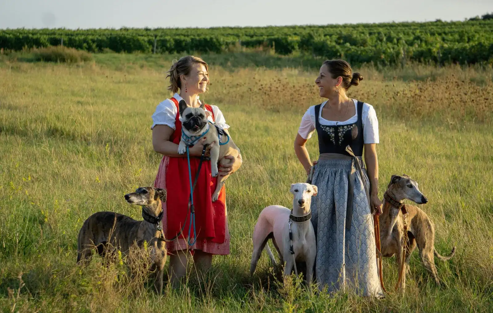 Dirndl und Hund - passt das zusammen?