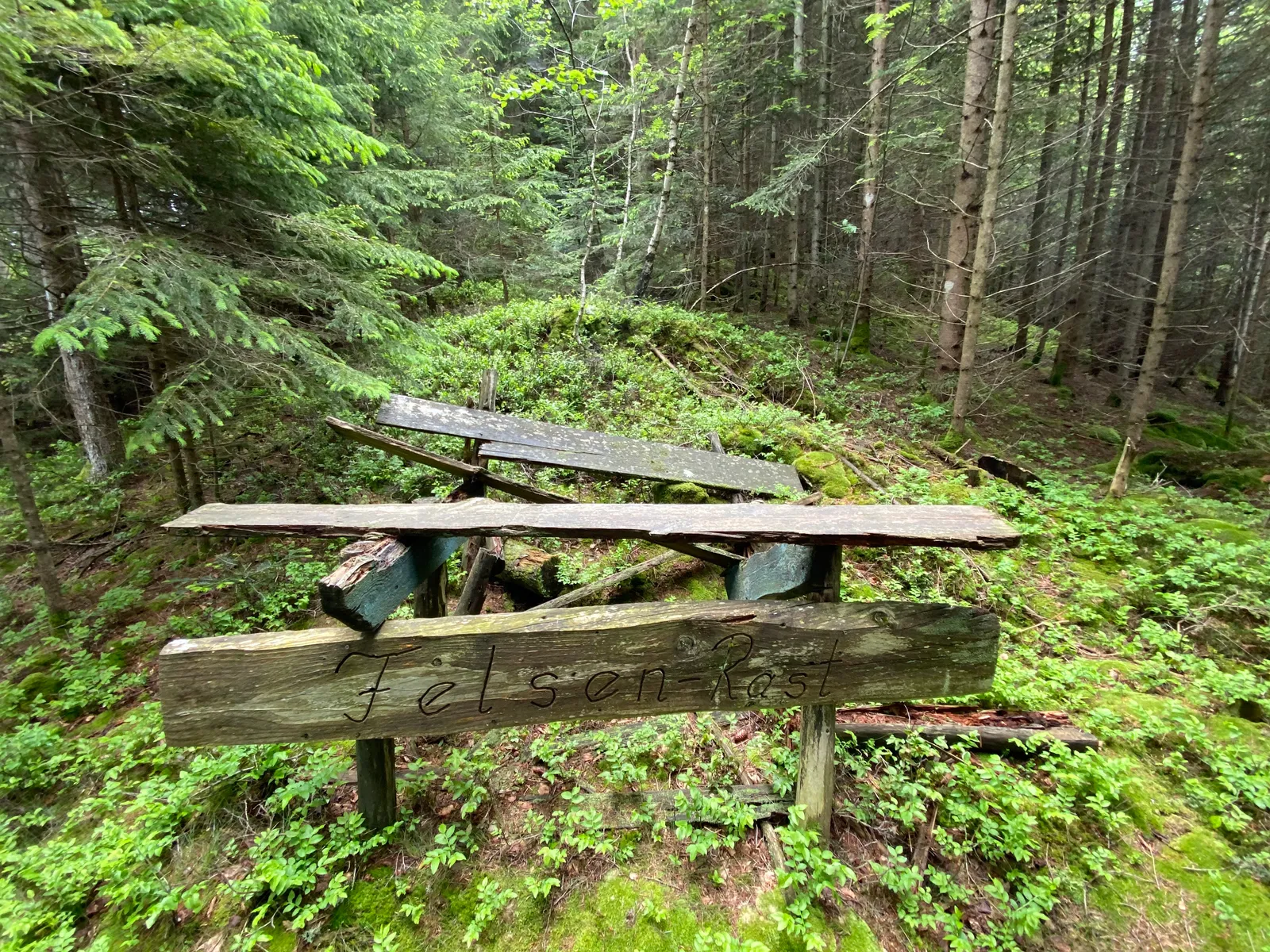 Hoiswirt Modriach Runde Tisch Bankerl