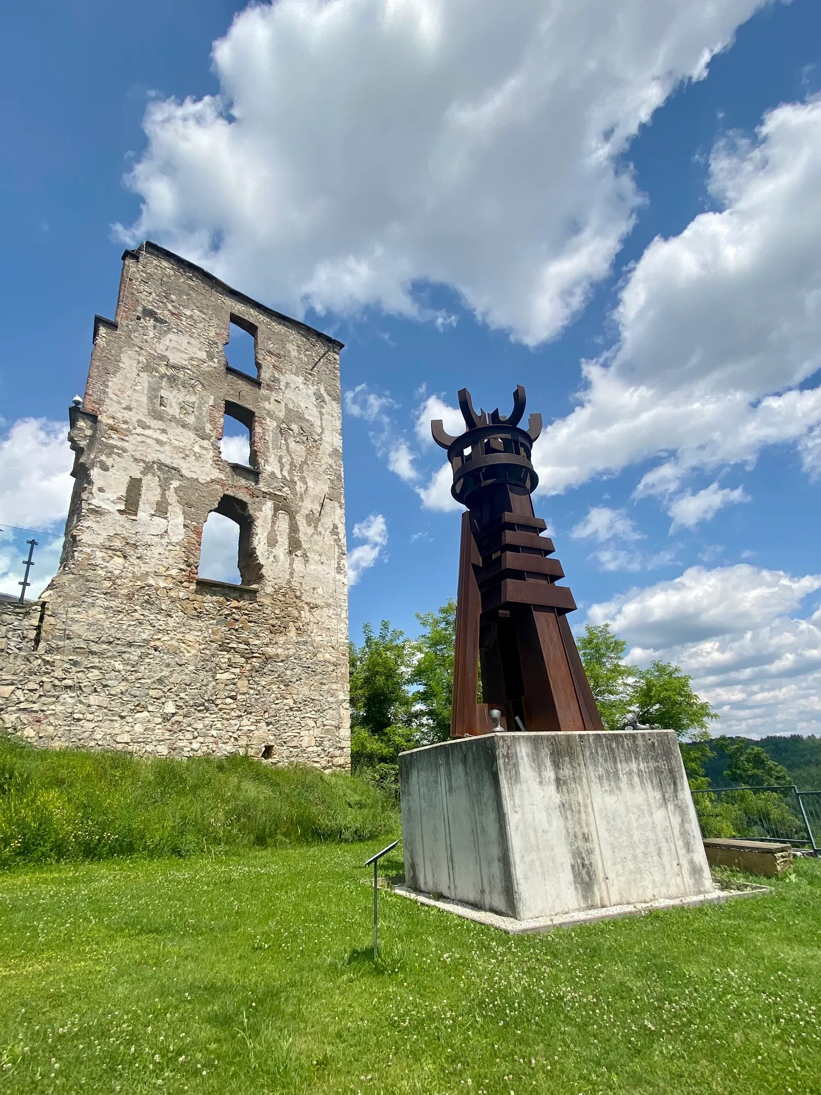 Burgruine Obervoitsberg Kunst