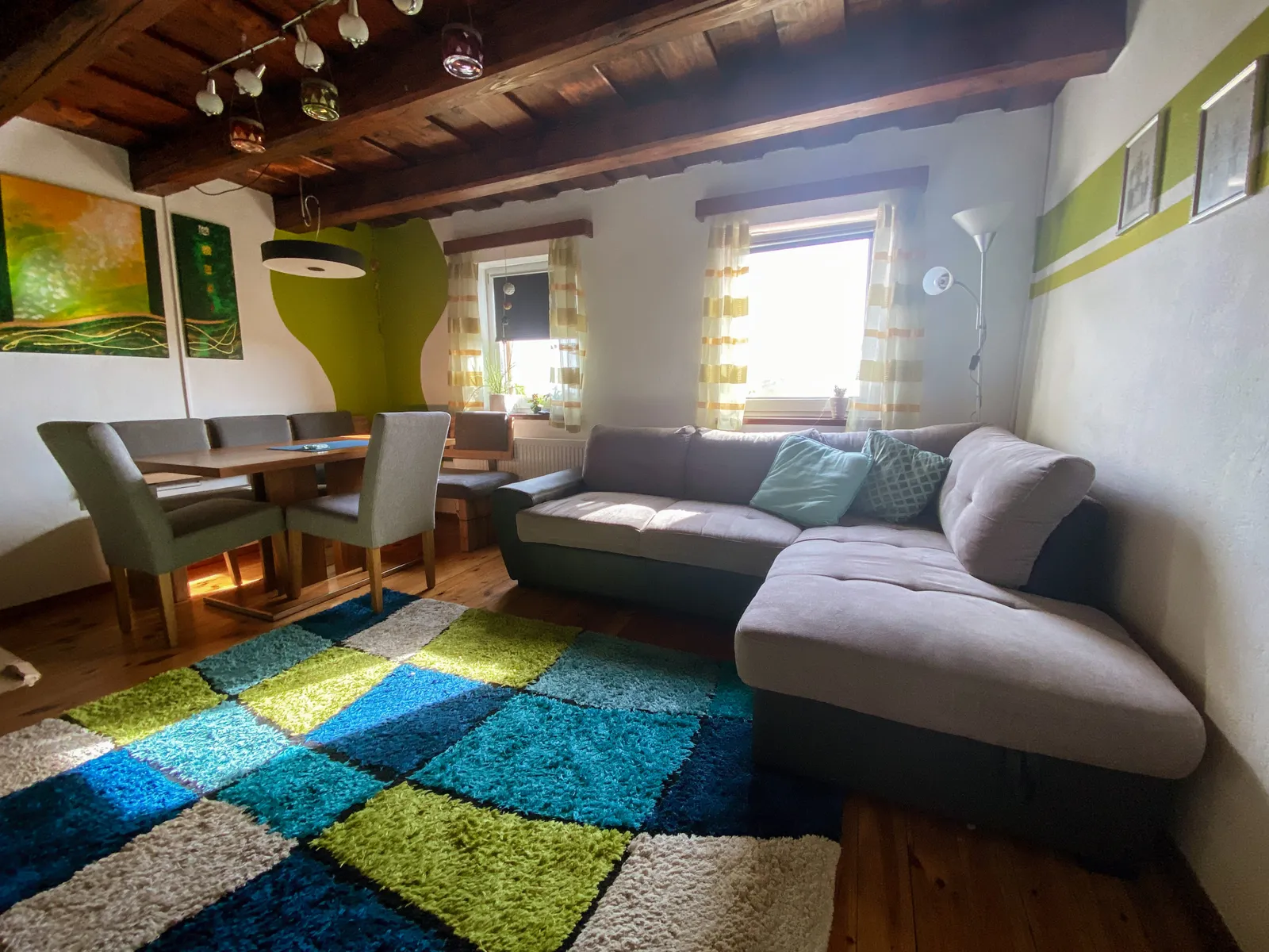 Kellerstöckl Rosalie Wohnzimmer Couch Esstisch