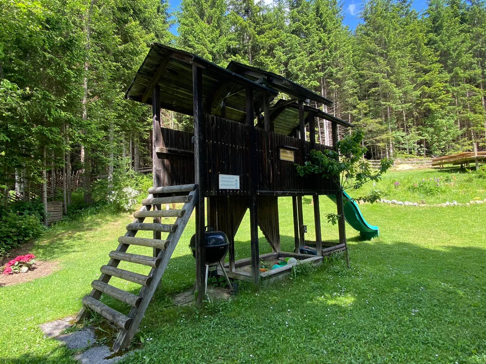 Kinderspielplatz im Garten