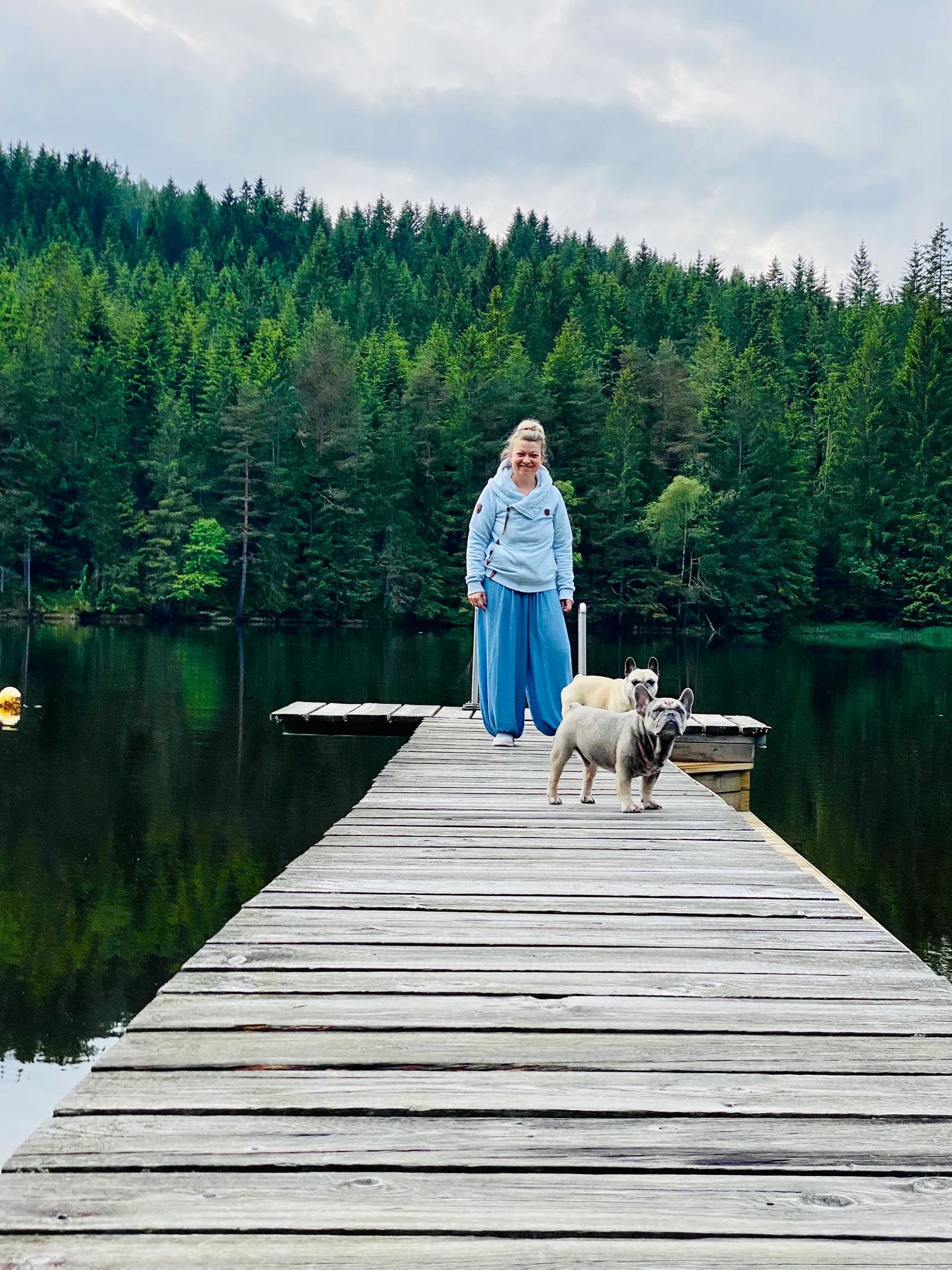 Archie Murphy und ich am Steg vom Packer Stausee